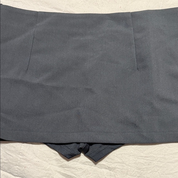 Women's Charcoal Mini Skort - Modern Low-Rise Style - Picture 8 of 8